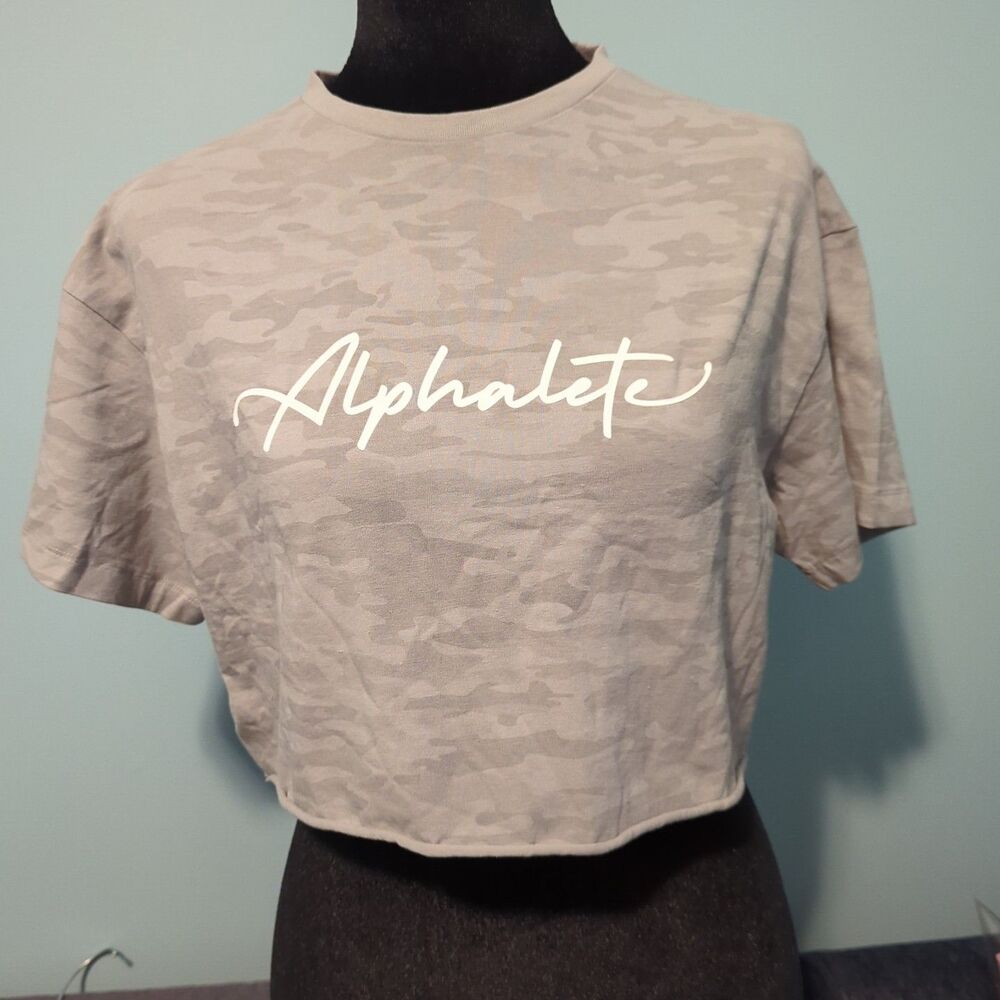 Alphalete Lifestyle Fit Camo Cropped T Shirt Logo Size S